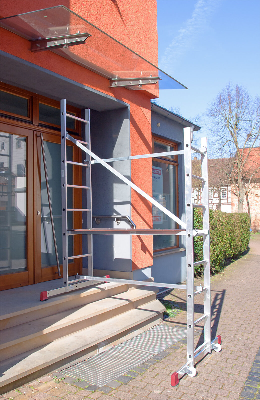 Artikelbild - Gerüst auf einer Treppe