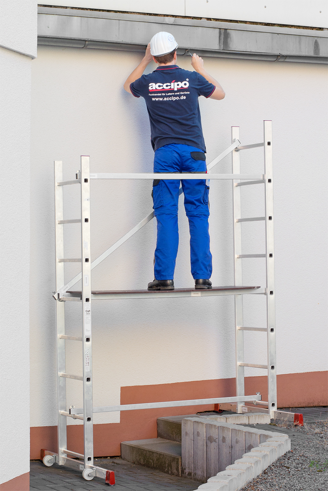 Artikelbild - Ohne Probleme mit dem Gerüst auf einer Treppe arbeiten