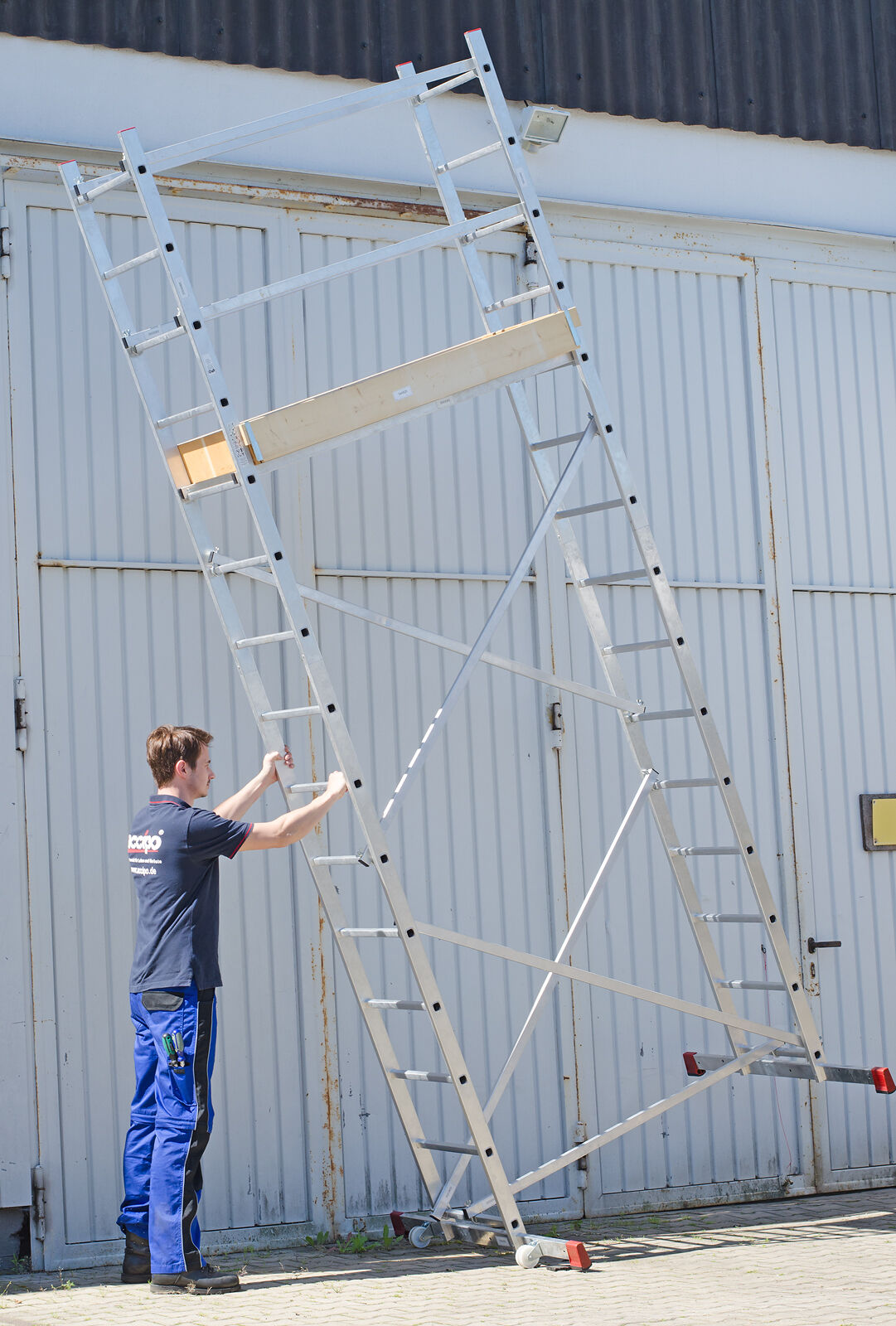 Artikelbild - Voll aufgebaut kann das Gerüst trotzdem einfach verschoben werden