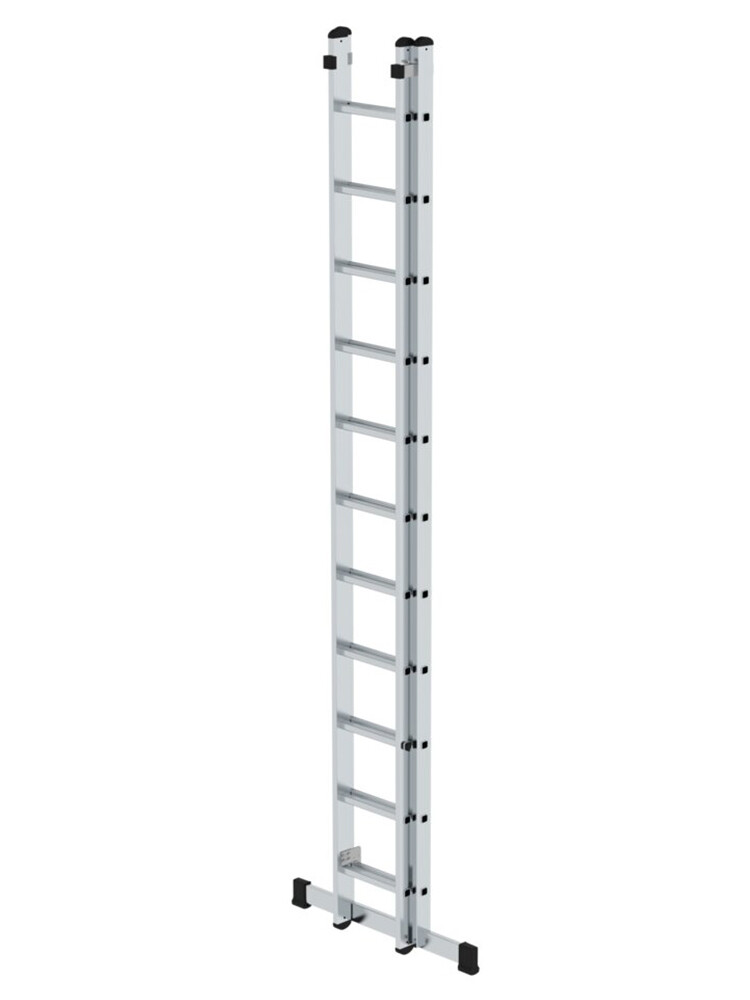 Eingezogene, MUNK Sprossen-Schiebeleiter mit 2x11 Sprossen und Traverse, freigestellt