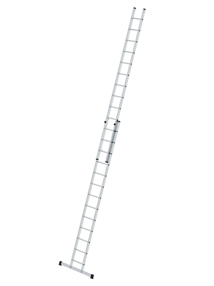 Vollständig ausgezogene, 2-teilige MUNK Schiebeleiter mit 2x13 Sprossen und Traverse, freigestellt auf weißem Hintergrund