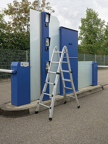 MUNK Günzburger Teleskopleiter 4-teilig / 4x4 Sprossen