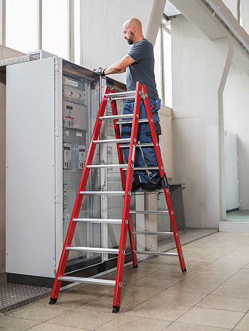 MUNK Günzburger Stufen-Stehleiter beidseitig begehbar GFK-Alu / 2x8 Stufen / gemäß TRBS 2121-2
