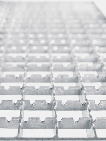 MUNK Günzburger Stufenausführung: Stahl Gitterrost - Stufenbreite 0,60 m / Aufpreis pro Stufe