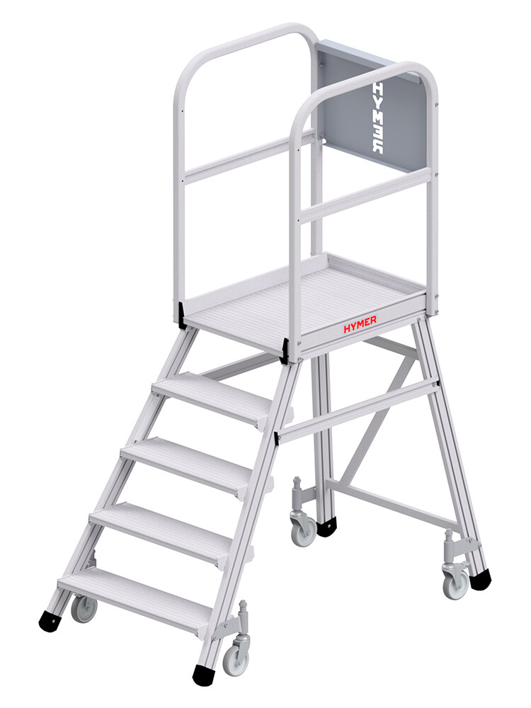 HYMER einseitig begehbare Podesttreppe 6188 mit 5 Stufen und Rollen, auf weißem Hintergrund