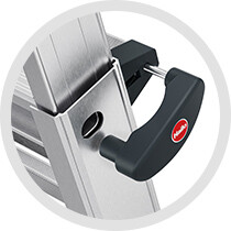 Detailaufnahme seitlicher Blockiergriffe zur Höhenverstellung der Hailo Master M100