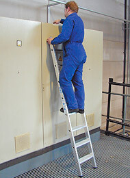 Bequemer Stand dank 8 cm tiefer Stufen